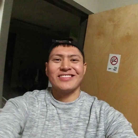 Profile Picture of Kevin Holyan (@holyan86) on Poshmark