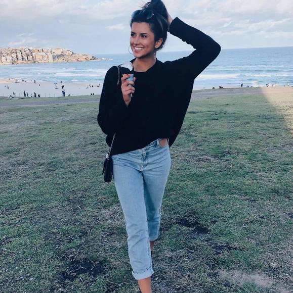 Profile Picture of Angie Karyofyllis (@akaryofyllis) on Poshmark