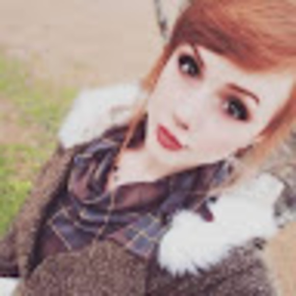 Profile Picture of Hannah Lafferty (@hlafferty1219) on Poshmark