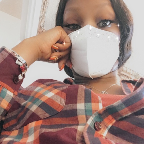 Profile Picture of Kamesha Upshaw (@kameshaupshaw) on Poshmark