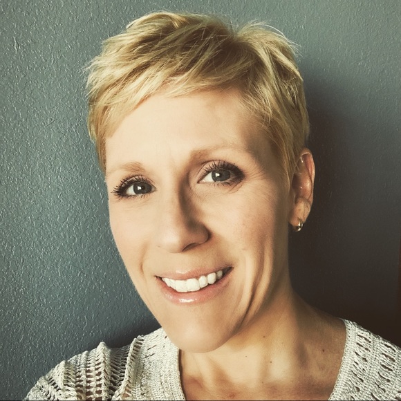 Profile Picture of Dawn Mcmahon (@dawnmcmahon) on Poshmark
