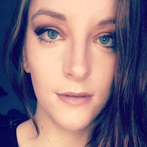 Profile Picture of Casey Giles (@cgiles45) on Poshmark