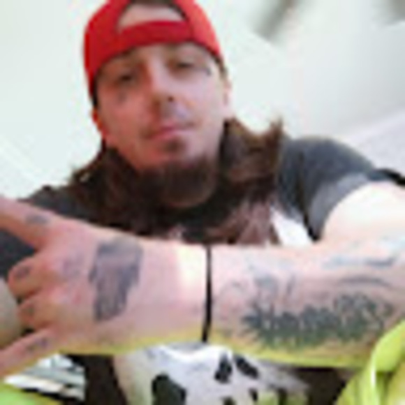 Profile Picture of Greg Glenn (@glenngreg23) on Poshmark