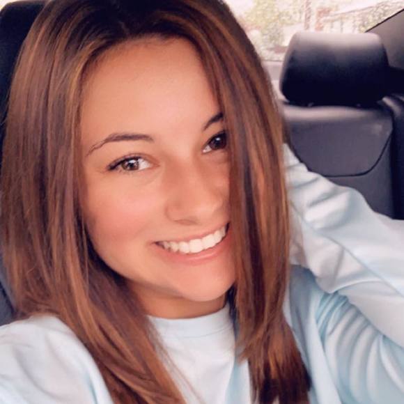 Profile Picture of Nicole Rosato (@nicole_rosato) on Poshmark