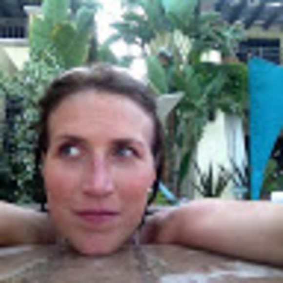 Profile Picture of Jennifer Giefer (@jennifergiefer) on Poshmark