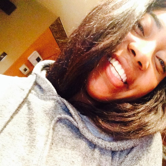 Profile Picture of Delvonna Hubbard (@dee_hubb) on Poshmark