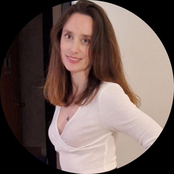 Profile Picture of Amanda Chambers (@amandac20042011) on Poshmark