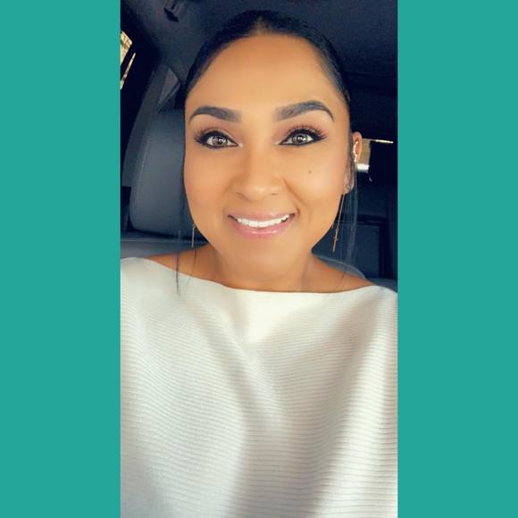 Profile Picture of Beatrice Davis (@beadavis_2000) on Poshmark