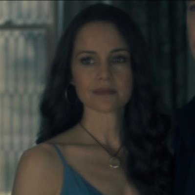 Profile Picture of Olivia Crain. (@wantowakeup) on Twitter