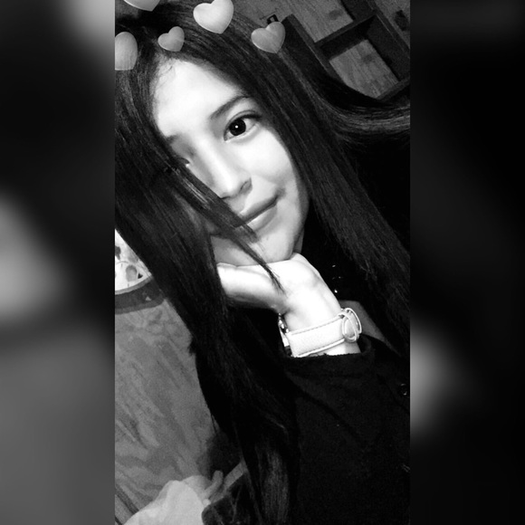 Profile Picture of Genesis Ortiz (@ssiseneg__x3) on Poshmark