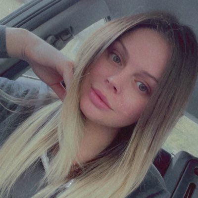 Profile Picture of Carolyn Daily (@classic_carol) on Twitter