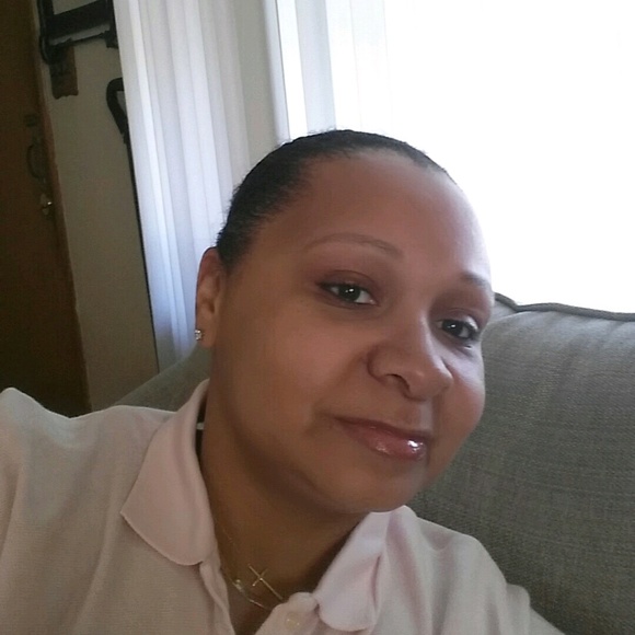 Profile Picture of Pamela Walker (@mrscube) on Poshmark