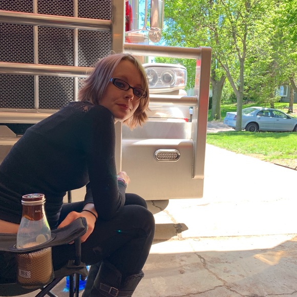 Profile Picture of Amber Siess (@ambersiess1992) on Poshmark