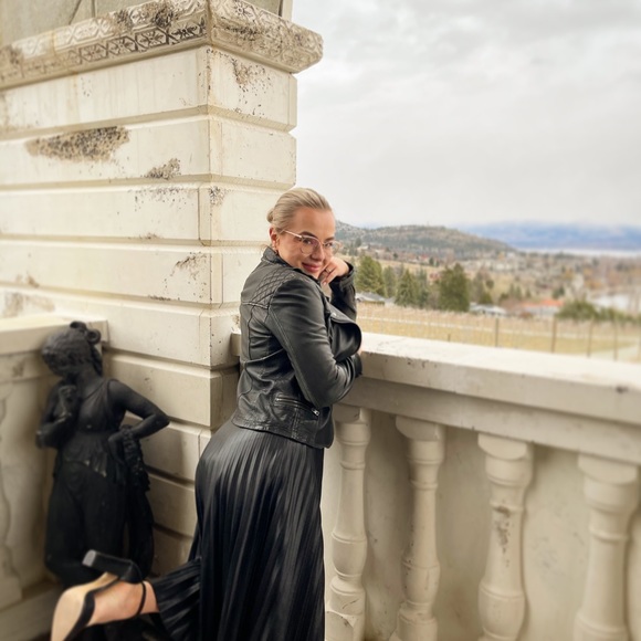 Profile Picture of Beata Caha (@beatacaha) on Poshmark