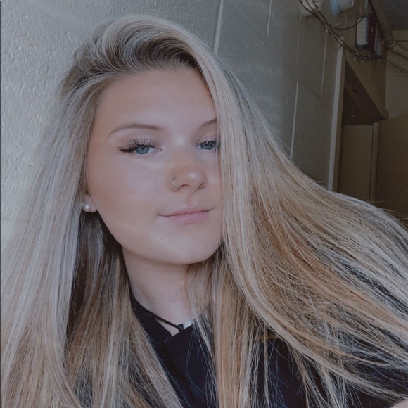 Profile Picture of Brianna Pethel (@bpethel74) on Poshmark