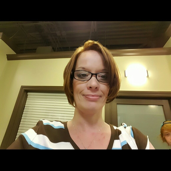 Profile Picture of Holly Botts (@cma1177) on Poshmark