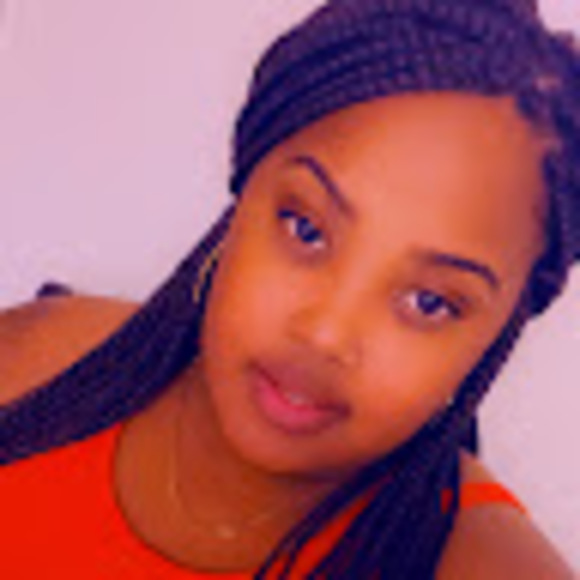Profile Picture of Roxanne Scott (@roxannescott259) on Poshmark