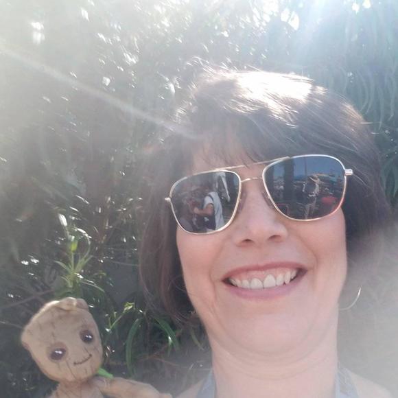 Profile Picture of Stacy Vititow (@stacy_vit) on Poshmark