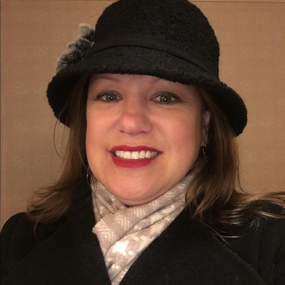 Profile Picture of Kym Coder-joyce (@kym1979) on Poshmark