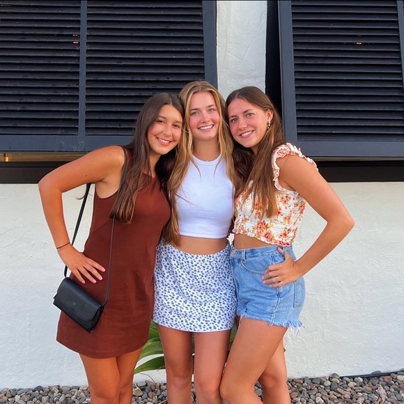 Profile Picture of Reagan Hellberg (@reaganhellberg) on Poshmark