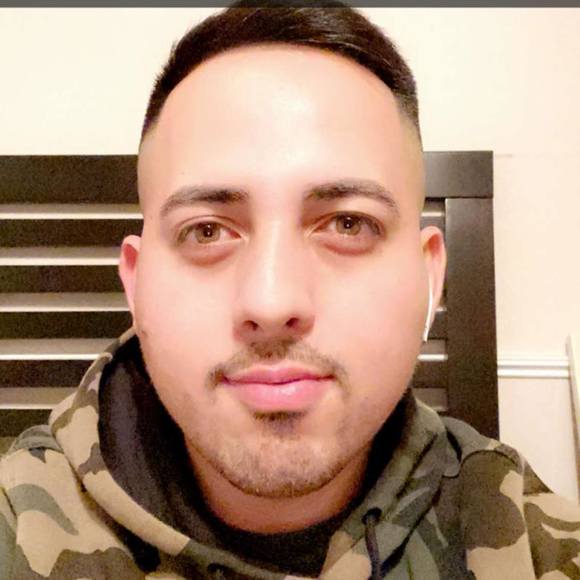 Profile Picture of Daniel Esteban (@ecuavisa) on Poshmark