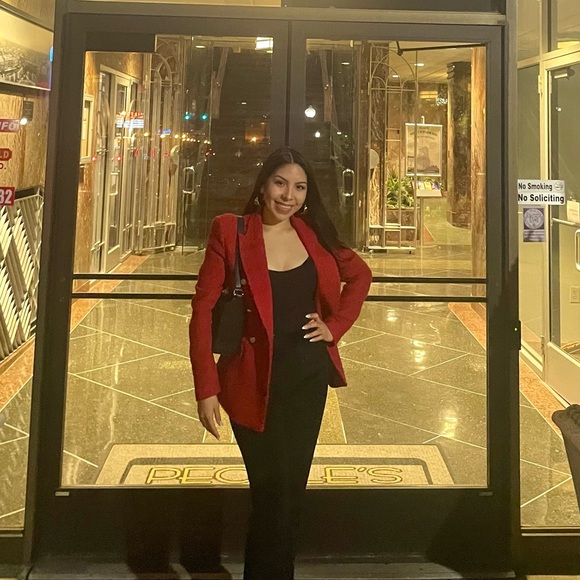 Profile Picture of Melissa Barbosa (@melypm17) on Poshmark