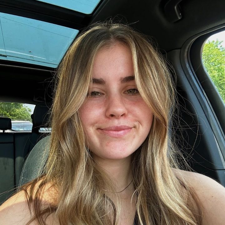 Profile Picture of anna (@@annadecker) on Tiktok