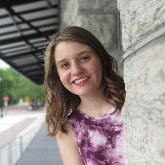 Profile Picture of Laura Wilberts (@lauraw20) on Poshmark