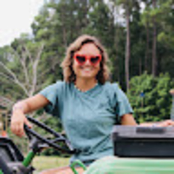 Profile Picture of Brooke Stephens (@brookestephe769) on Poshmark