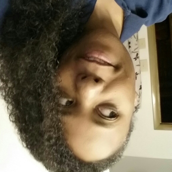 Profile Picture of Lorrie Memminger (@lorriememminger) on Poshmark