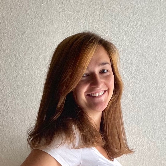 Profile Picture of Floriane Nicol (@florianenicol) on Poshmark