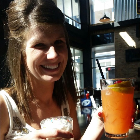 Profile Picture of Robin Marcinkevich (@rmarcinkevich) on Poshmark