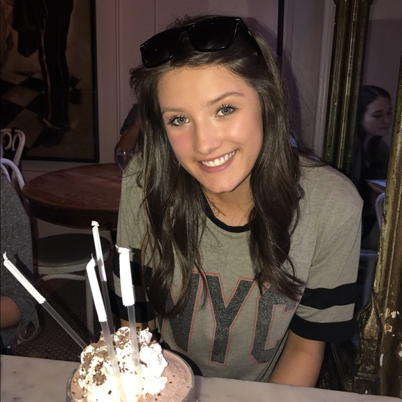 Profile Picture of Olivia Dohmen (@oliviadohmen414) on Poshmark