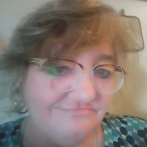 Profile Picture of Mari Greenup (@marieg456868) on Poshmark