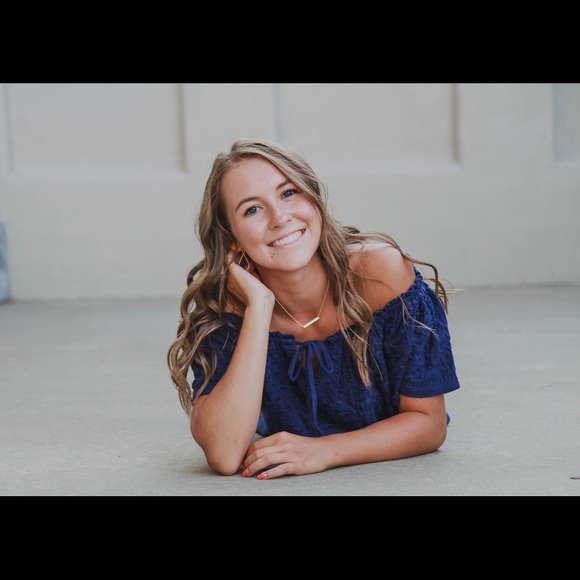 Profile Picture of Alexis Broadbent (@alexisbroadbent) on Poshmark