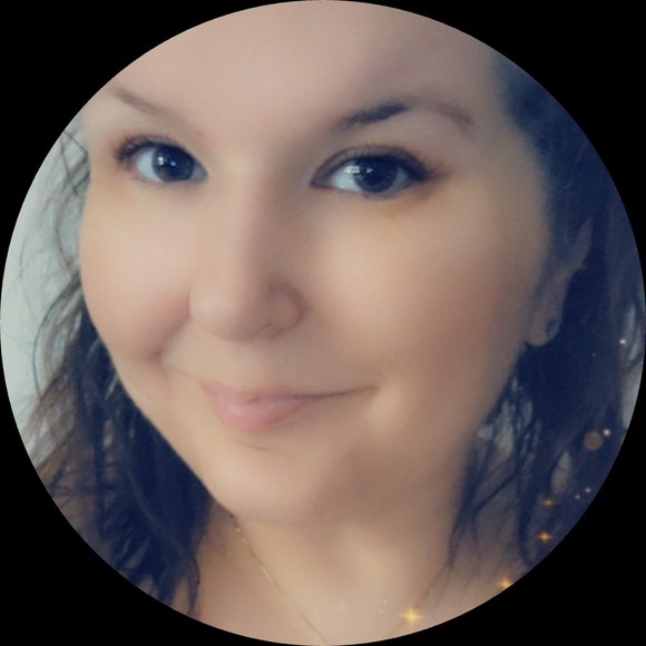 Profile Picture of Jennifer Temperley (@penguinchick79) on Poshmark