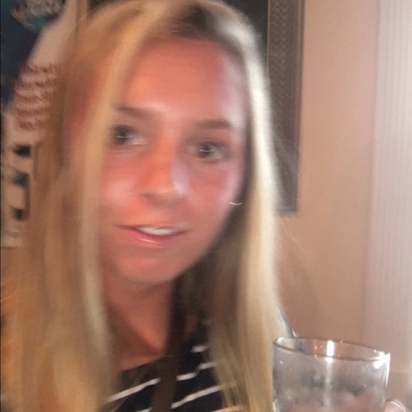 Profile Picture of Hannah Downey (@hdowneygonado) on Poshmark