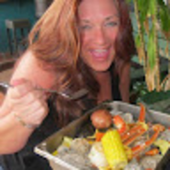 Profile Picture of Ann Savina (@annmsavina) on Poshmark