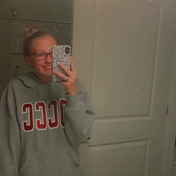 Profile Picture of Rylee Pfundt (@ryleepfundt) on Poshmark