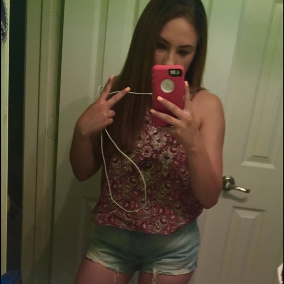 Profile Picture of Juliana Strange (@julianastrange) on Poshmark
