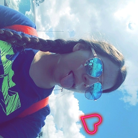 Profile Picture of Jessenia Servin (@jessenia_servin) on Poshmark