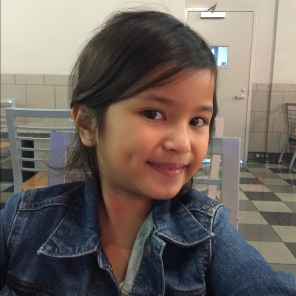 Profile Picture of Pauline Orbeta (@paulauren1) on Poshmark