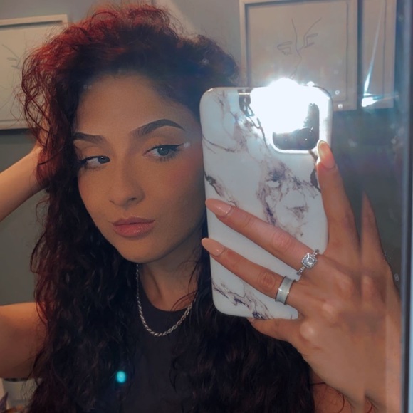 Profile Picture of Olivia Ramirez (@livv___) on Poshmark