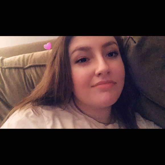 Profile Picture of Hannah Rozendal (@hannahrozendal) on Poshmark