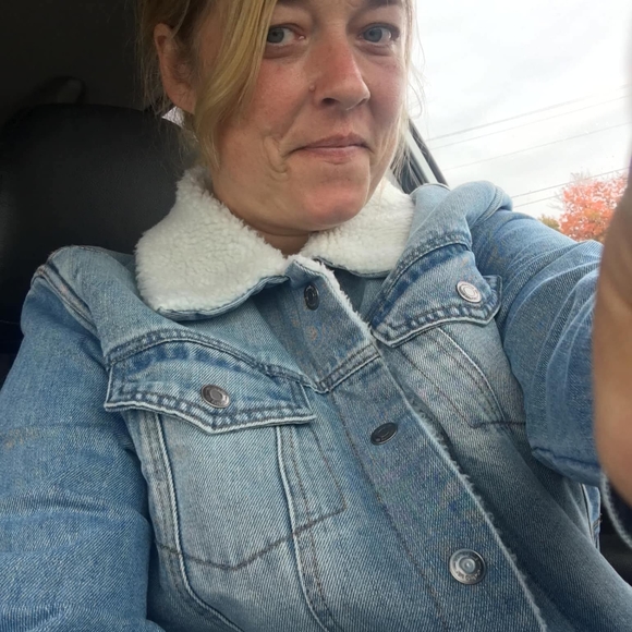 Kimberly Fietzek - Poshmark Profile Picture of Kimberly Fietzek (@michigangrl29) on Poshmark