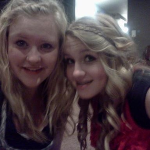 Profile Picture of Glynis Moore (@glynis27) on Poshmark