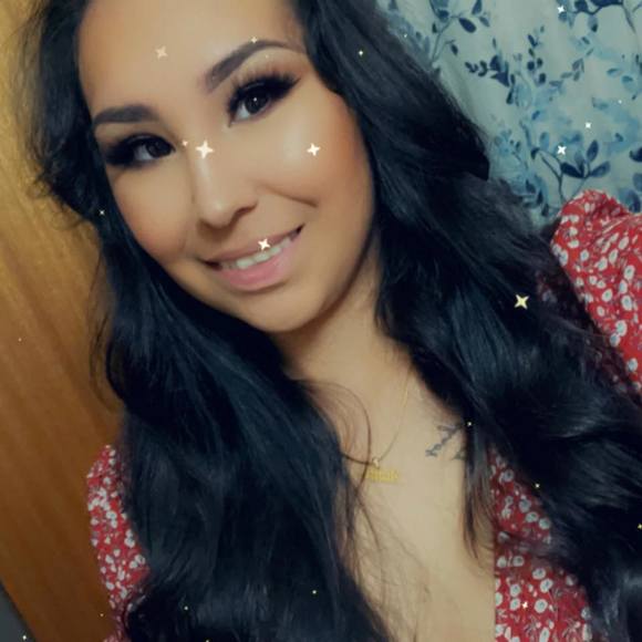 Profile Picture of Janine Flett (@janinerheanna) on Poshmark