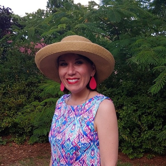 Profile Picture of Christine Grant (@cholkan) on Poshmark