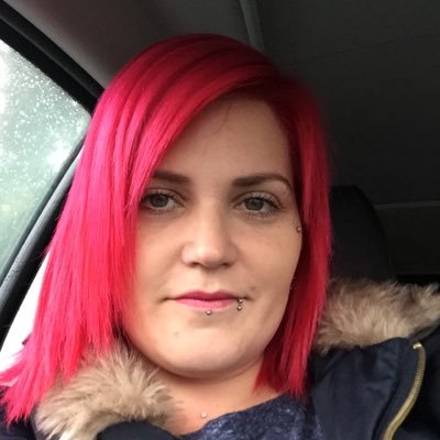 Profile Picture of Julie Gouldingon Twitter