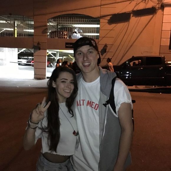 Profile Picture of Nicole Notarianni (@nicoley_moley) on Poshmark